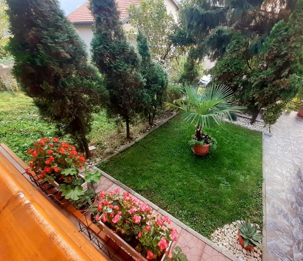 Obiteljski Apartman Borovi Visoko Buitenkant foto
