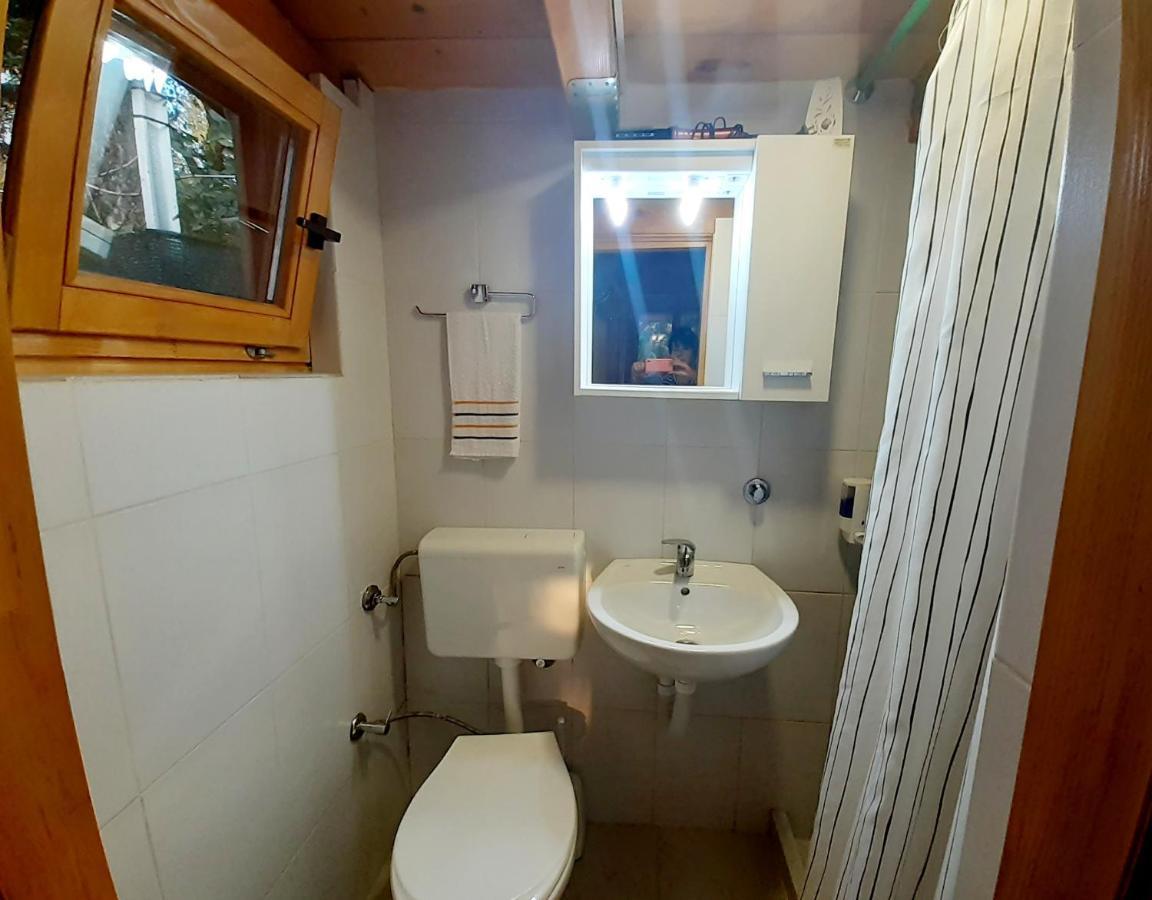 Obiteljski Apartman Borovi Visoko Buitenkant foto