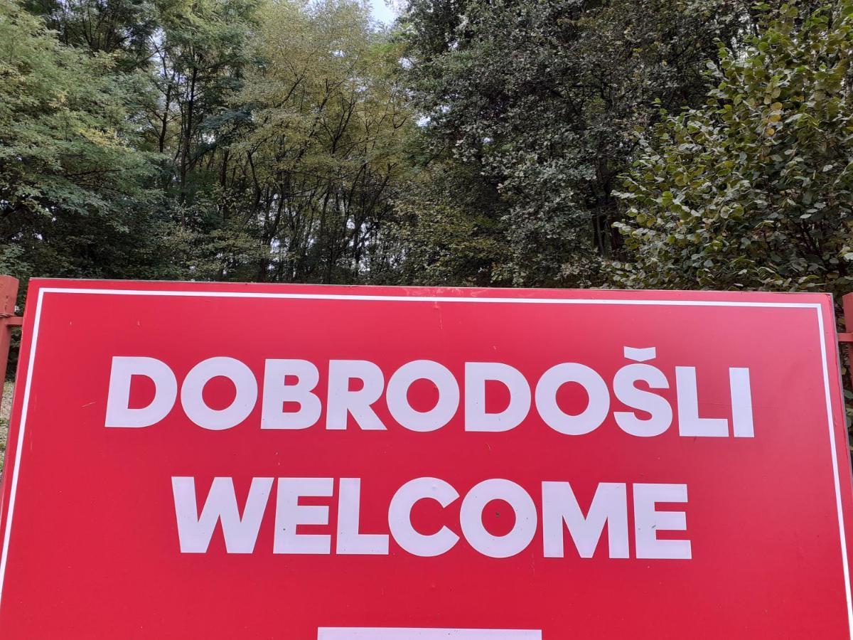 Obiteljski Apartman Borovi Visoko Buitenkant foto