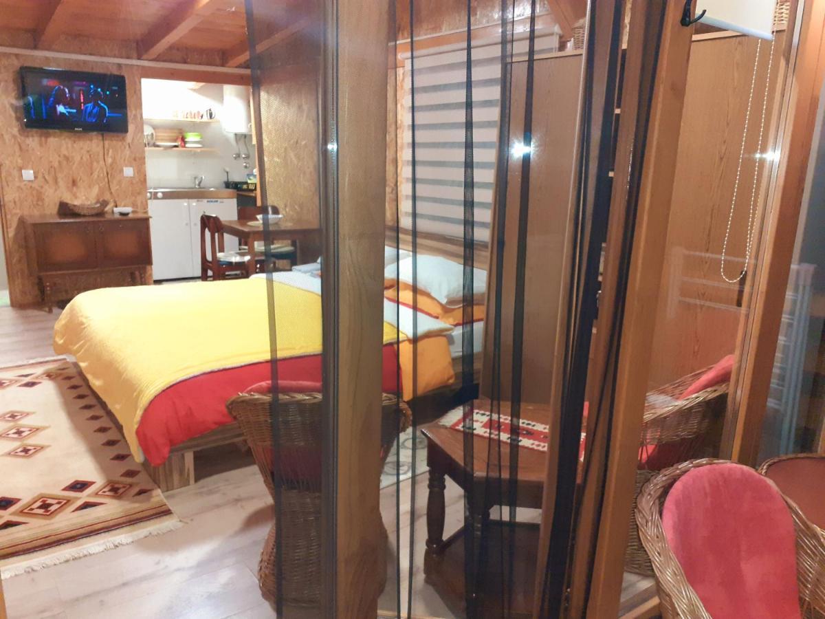 Obiteljski Apartman Borovi Visoko Buitenkant foto
