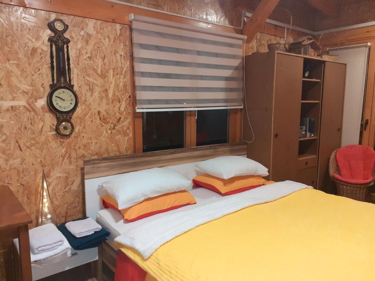Obiteljski Apartman Borovi Visoko Buitenkant foto