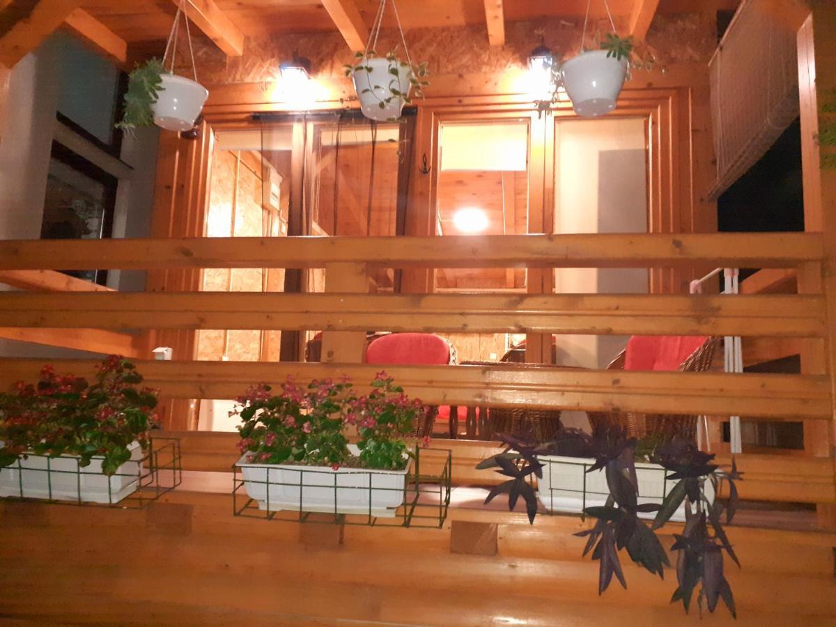 Obiteljski Apartman Borovi Visoko Buitenkant foto