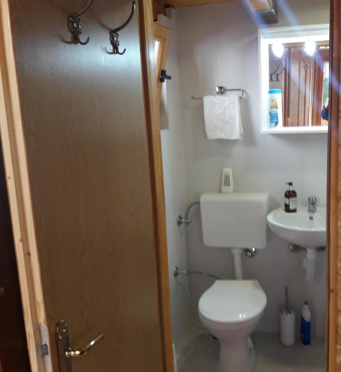Obiteljski Apartman Borovi Visoko Buitenkant foto